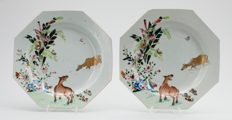 TALLRIKAR, 1 par, porslin, Kina, 1700-tal.
