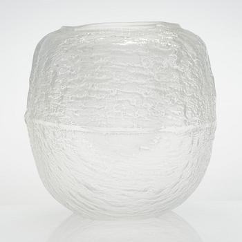 Timo Sarpaneva, a vase from the Finlandia series for Iittala. Signed Timo Sarpaneva Iittala 1968.