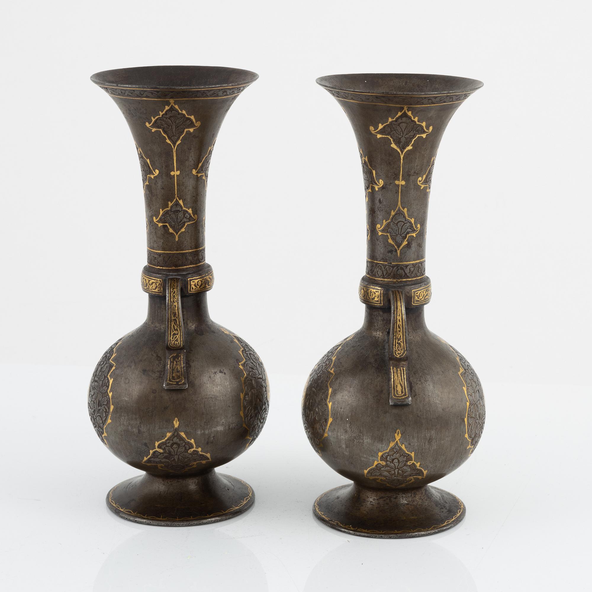 A pair of Persian vases, end of the 19th Century.