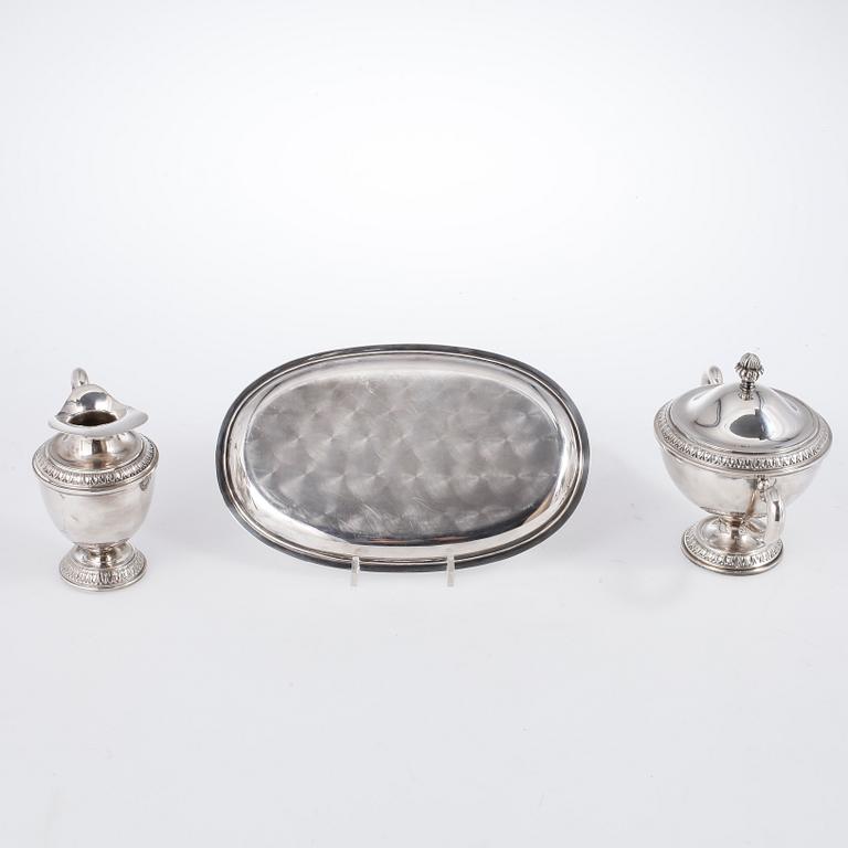 SERVISDELAR, 3 delar, sterlingsilver, empirestil, med svenska kontrollstämplar, 1900-tal. Vikt ca 446 gram.