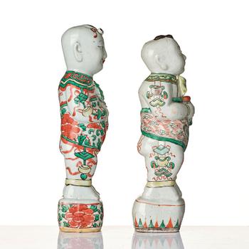 Figuriner, två stycken, porslin. Qingdynastin, Kangxi (1662-1722).