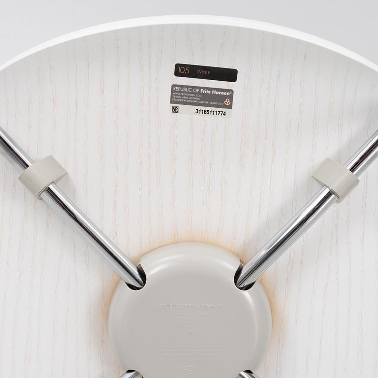 Arne Jacobsen, stolar, 8 st, "Sjuan", Fritz Hansen, Danmark, 2015.