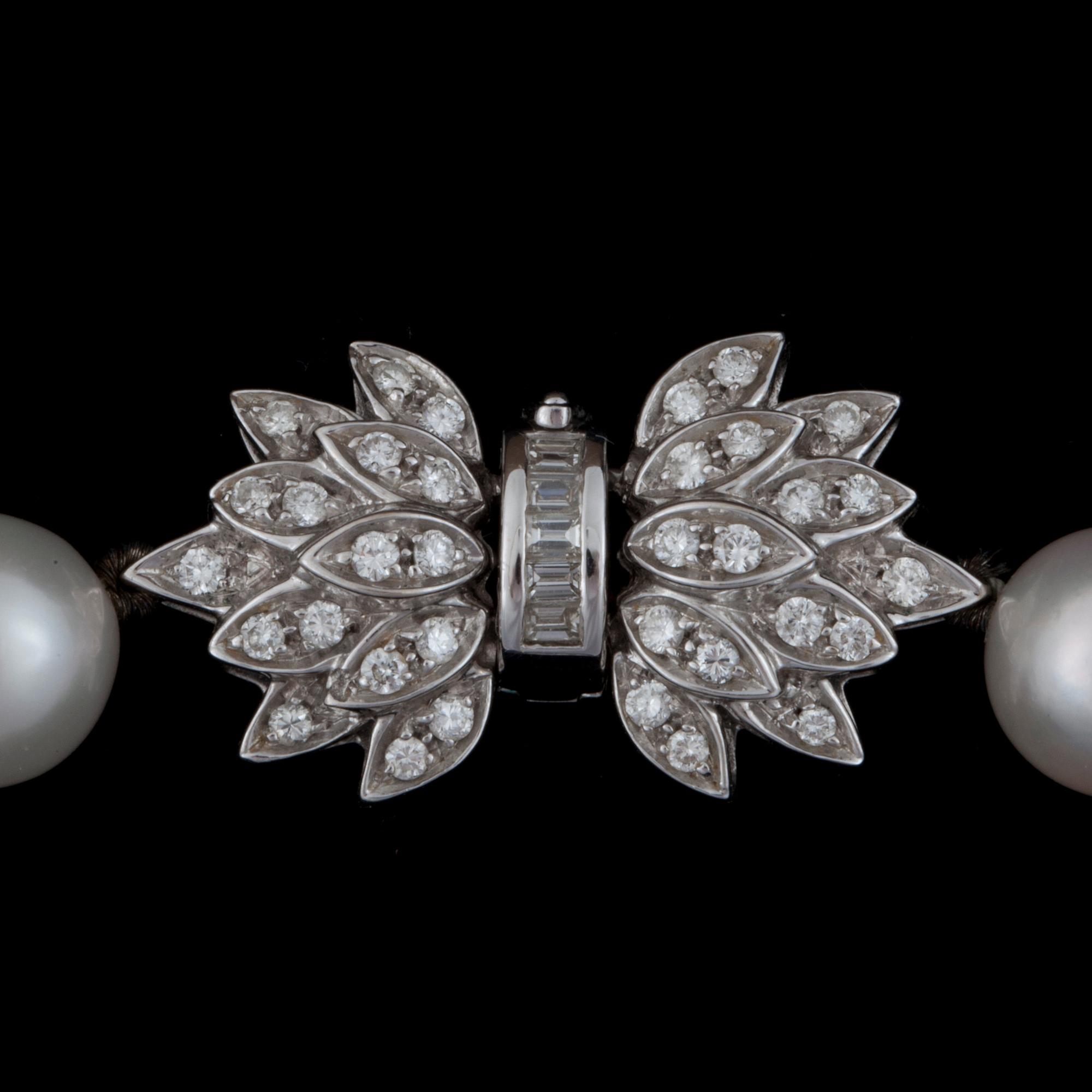 COLLIER samt ÖRHÄNGEN med odlade pärlor Ø 10 mm och diamanter totalt ca 1.20 ct.