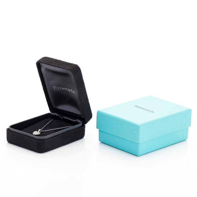 Tiffany & Co, kaulakoru, platinaa, sydämenmuotoinen riipus jossa briljanttihiottuja timantteja.