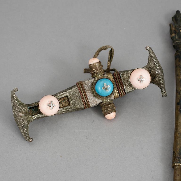 PARTI ORIENTALISKA FÖREMÅL, 6 st, 1900-tal.