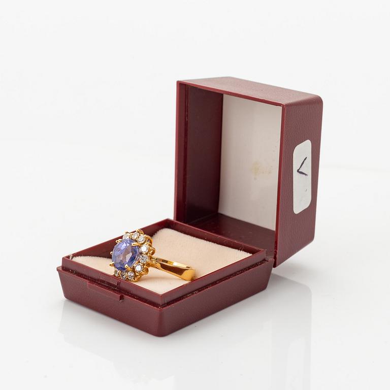 18K gold, sapphire and brilliant cut diamond ring.