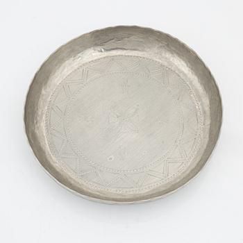 Four pewter bowls and a tray.