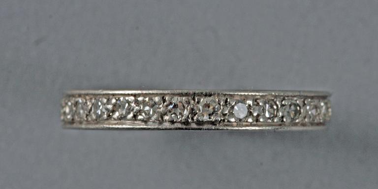 RING, helallians, vitguld  med briljanter, ostämplad.