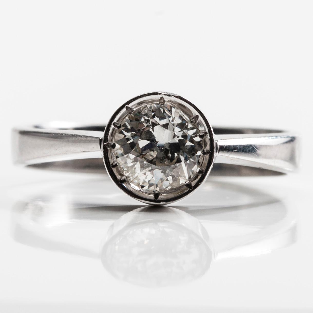 RING, 18K vitguld, gammalslipad diamant ca 0,90 ct. IMB Stockholm 1986. Vikt 3,3 g.