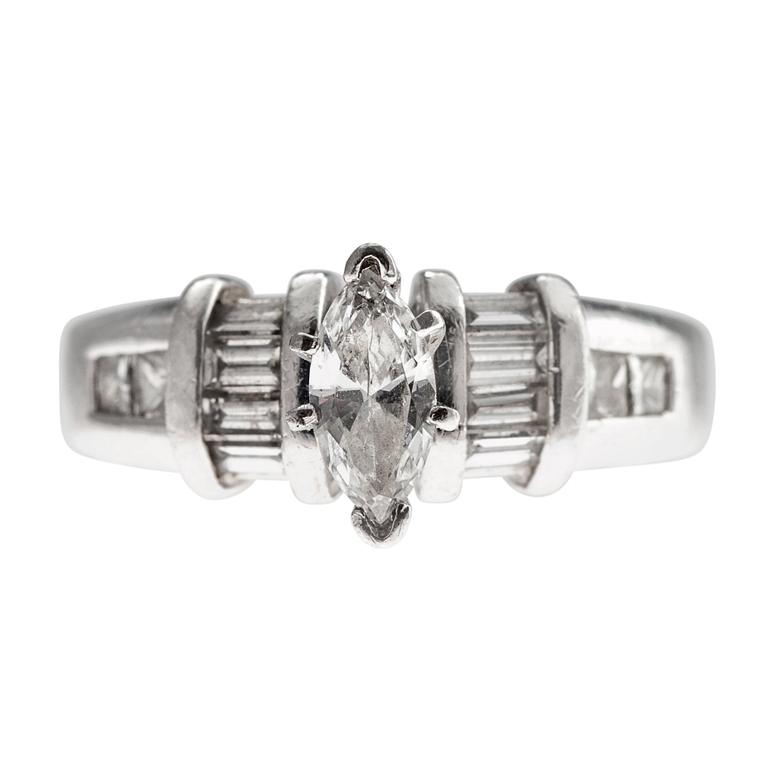 A RING, platinum. Navette, baguette and princess cut diamonds c. 1.30 ct. Size 17,5. Weight 9,0 g.