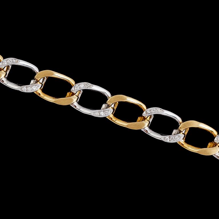 ARMBAND, 18K rött och vitt guld,  åttkantslipade diamanter tot ca 0.48 ct. Vikt ca 26 g.