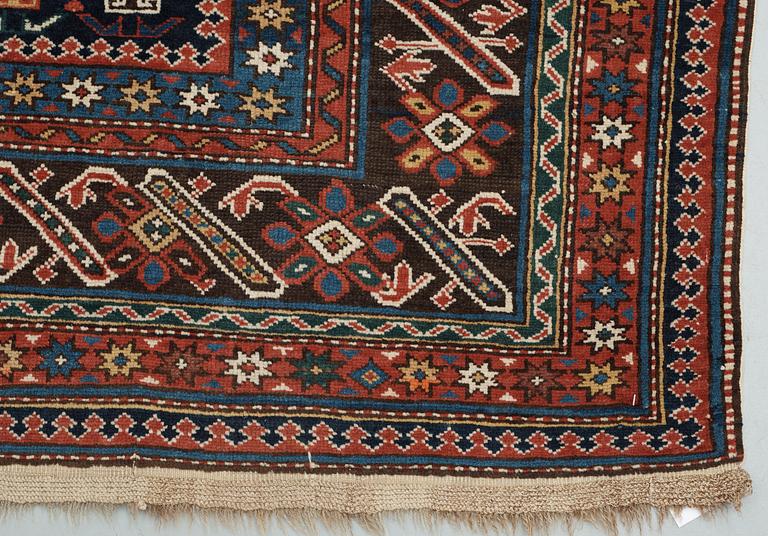 ANTIQUE/SEMI-ANTIQUE CHICHI, Kuba. 191 x 123 cm (plus 3 cm of flat weave and wickerwork at each end).