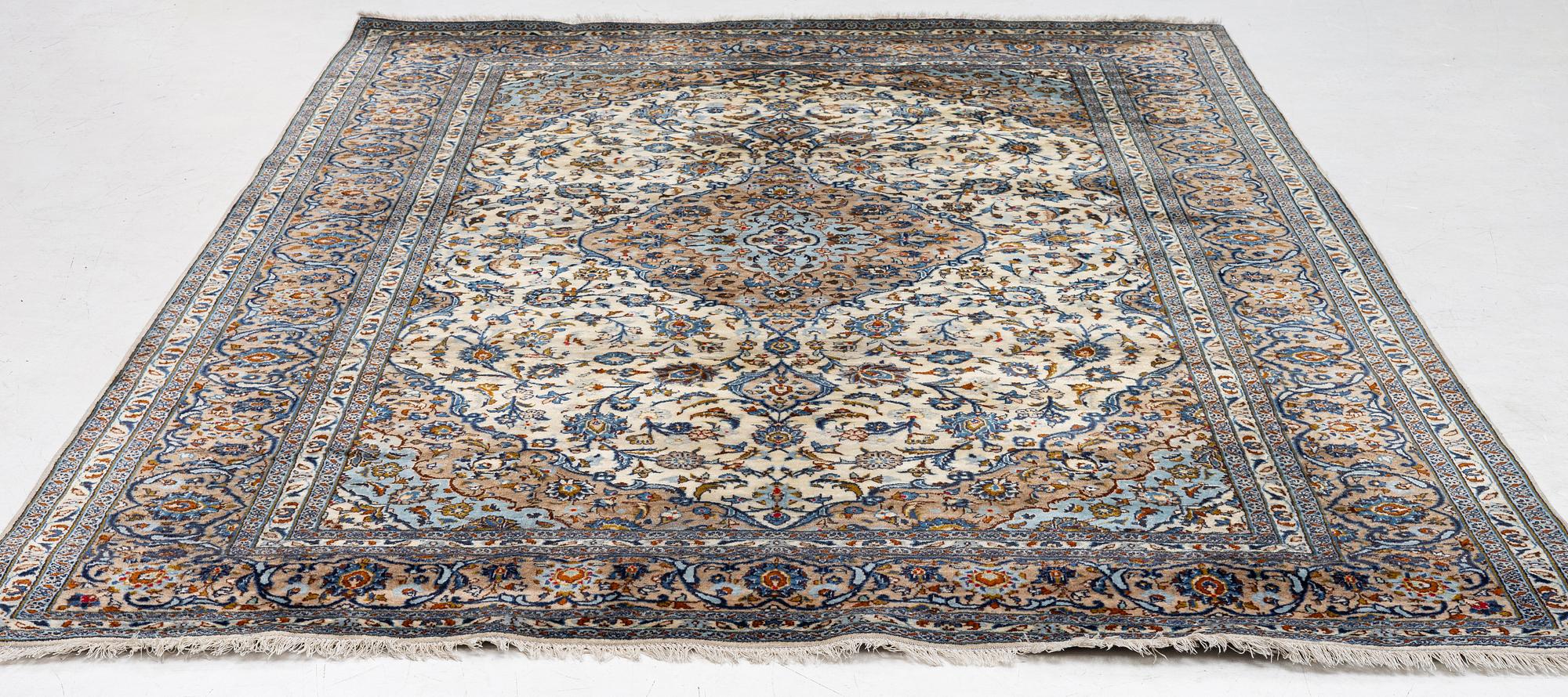 Matta, Keshan, ca 346 x 243 cm.