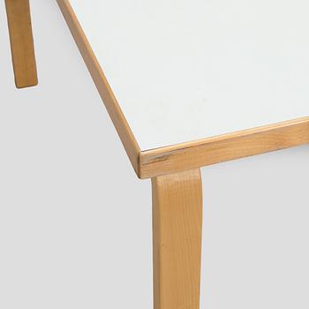 Alvar Aalto, bord, modell 84, Artek 2006.