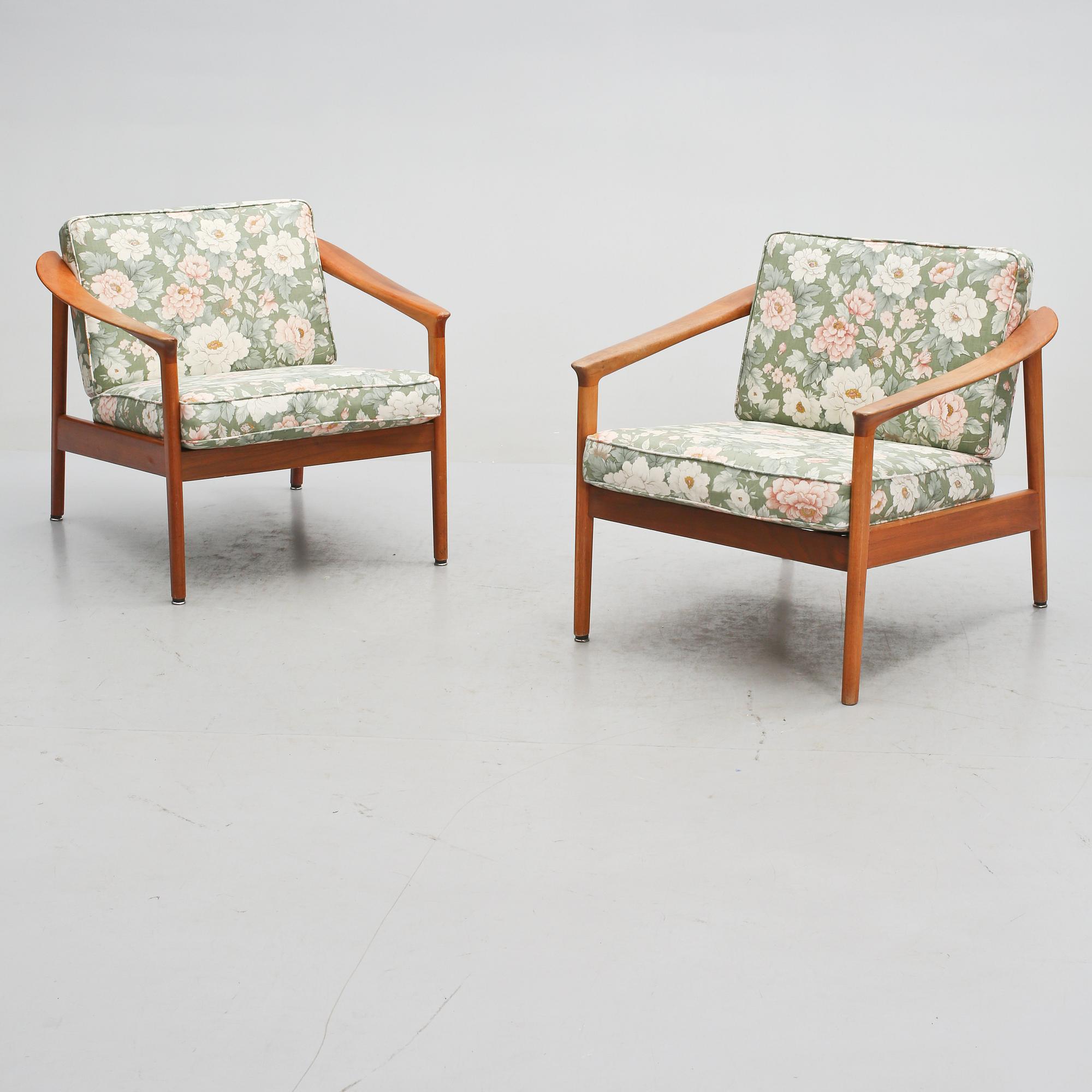 FÅTÖLJER, ett par, Folke Ohlsson, Bodafors, 1900-talets tredje kvartal.