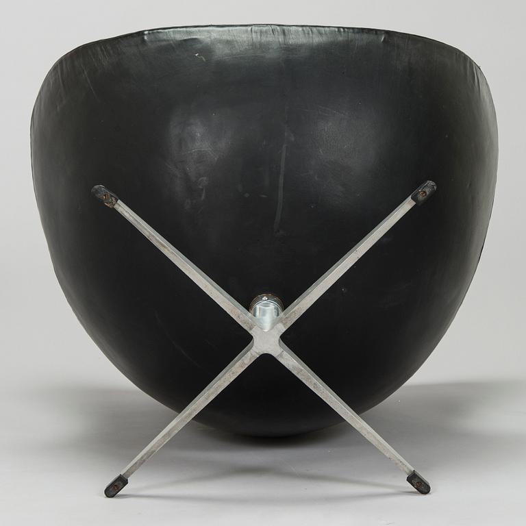 Arne Jacobsen, a black leather "Egg" armchair, Fritz Hansen, Denmark 1960/70s.