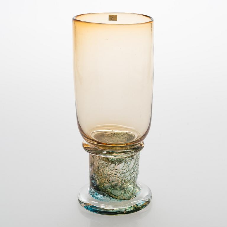 Heikki Orvola, A 1970s glass goblet, signed Heikki Orvola Nuutajärvi Notsjö.