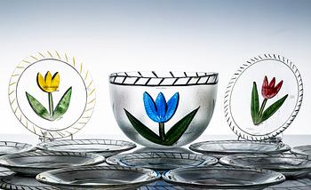 ASSIETTER, 11 st, samt SKÅL, "Tulipa", Ulrica Hydman-Vallien, Kosta Boda.