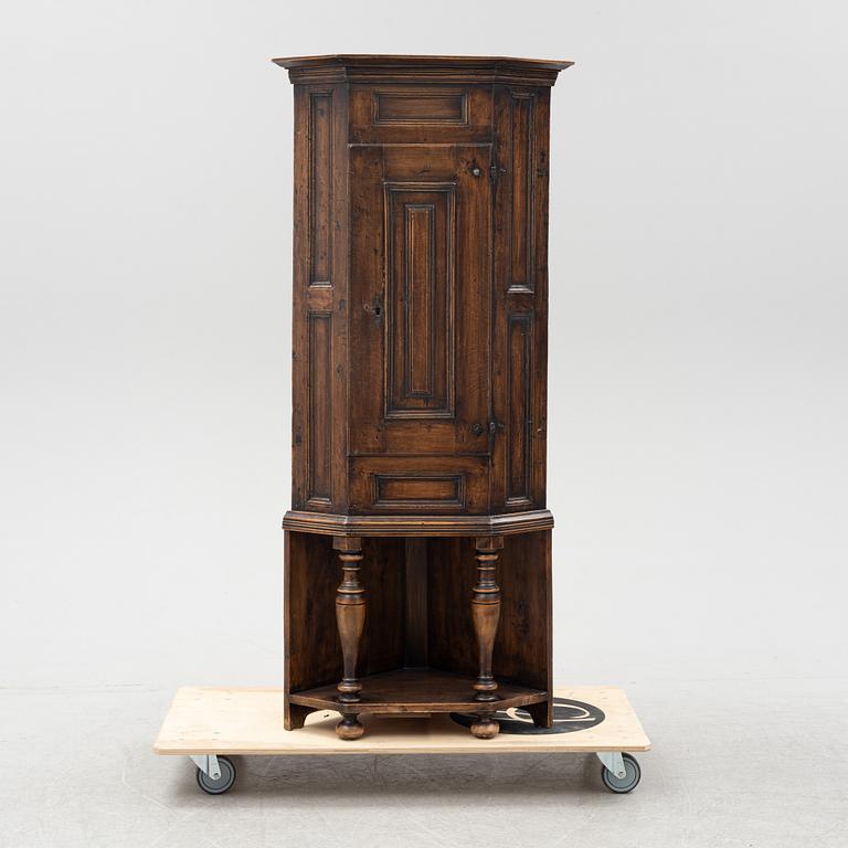 A Boroque corner cabinet, first half of the 18th Century.