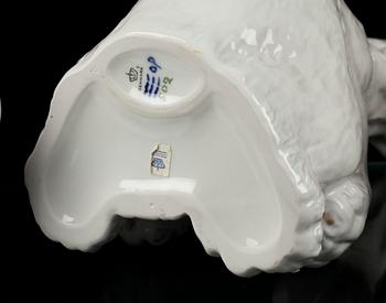 FIGURINER, 3 st, porslin, Bing & Gröndahl och Royal Copenhagen.