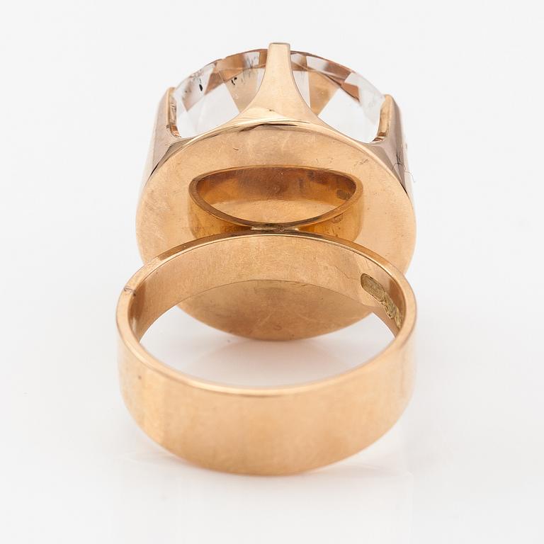 Elis Kauppi, A 14K gold ring with a rock crystal. Kupittaan kulta, Turku 1965.