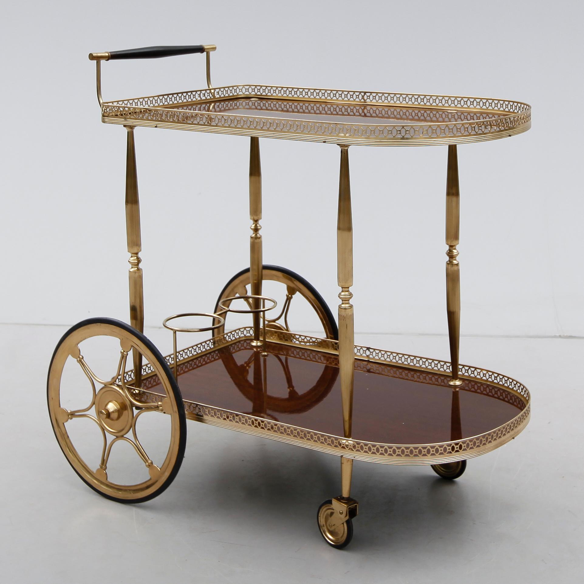 SERVERINGSVAGN, 1900-talets mitt.