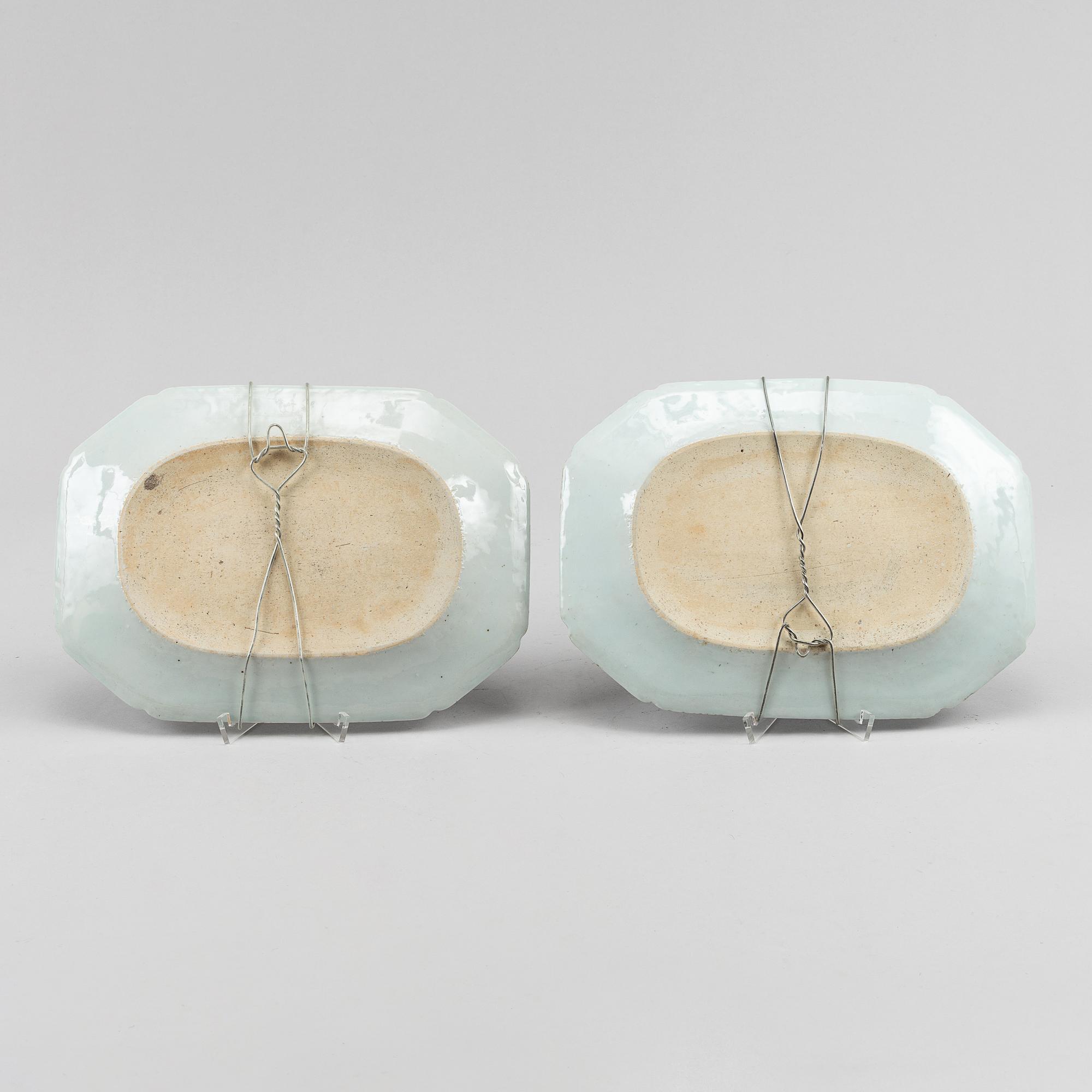 A pair of blue and white serving dishes, Qing dynasty, Qianlong (1736-95).