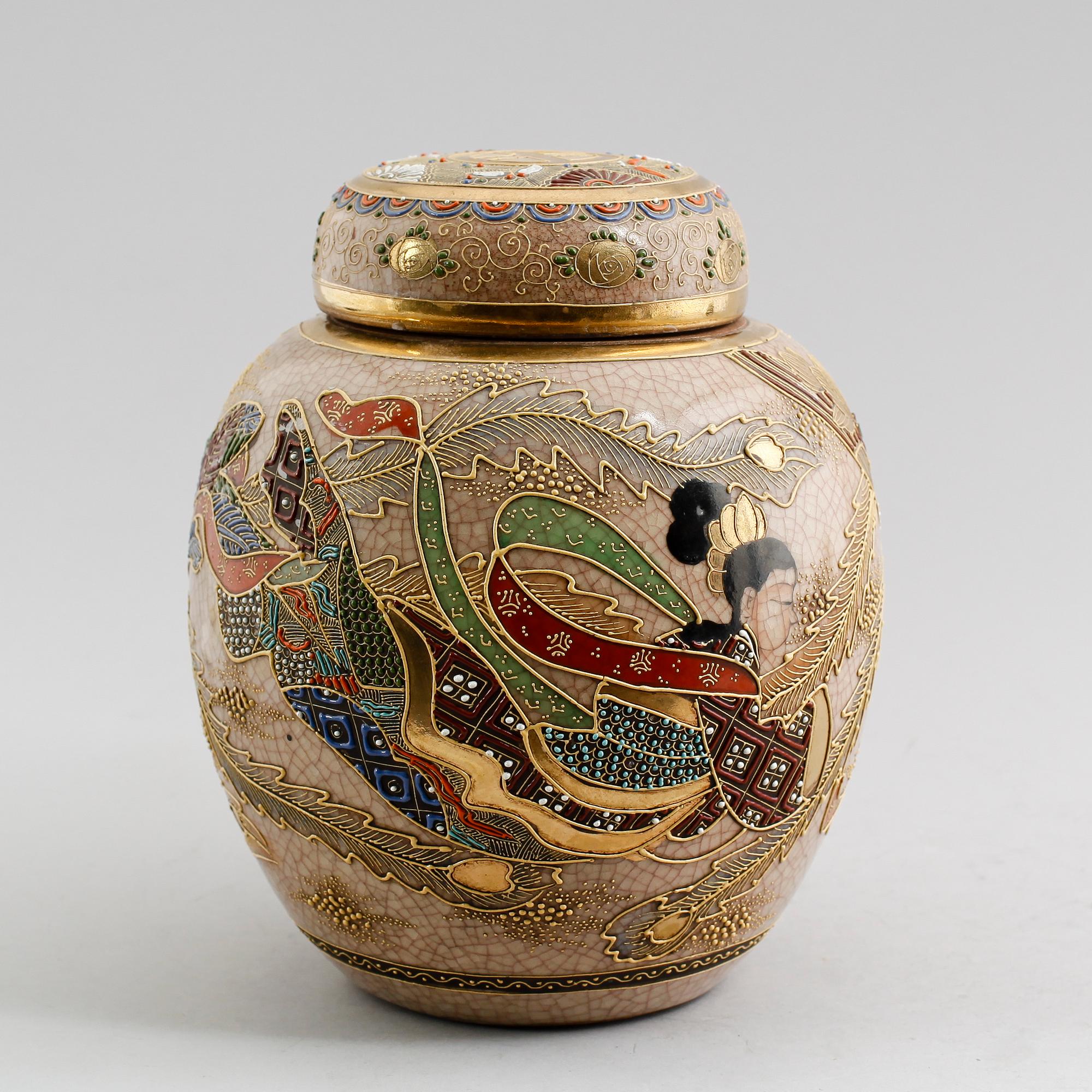 BOJAN, porslin, Satsuma, Japan, 1900-talets första hälft.
