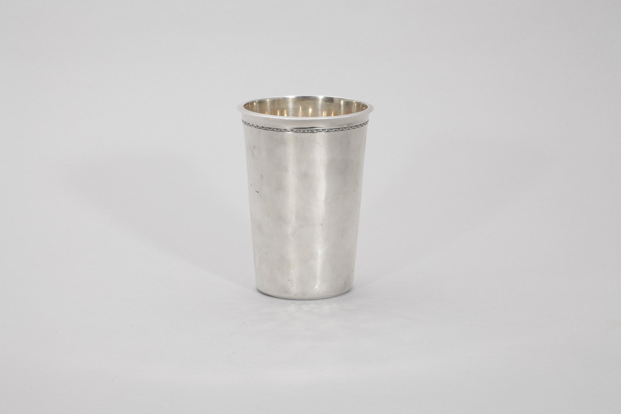 VAS, sterlingsilver, Sven Carlman, firma CF Carlman Stockholm 1966. Vikt ca 530 gram.