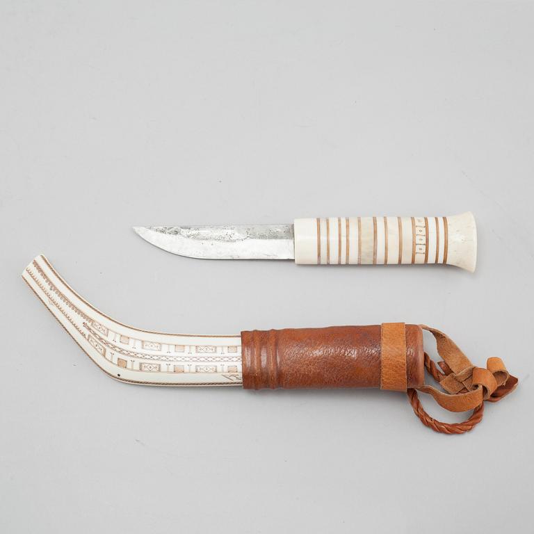 A knife by Svante Larsson, signed.