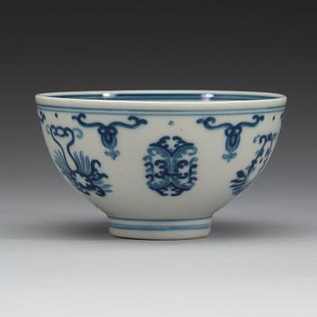 A blue and white bowl, Qing dynastin, with Jiaqing seal mark (1796-1820).