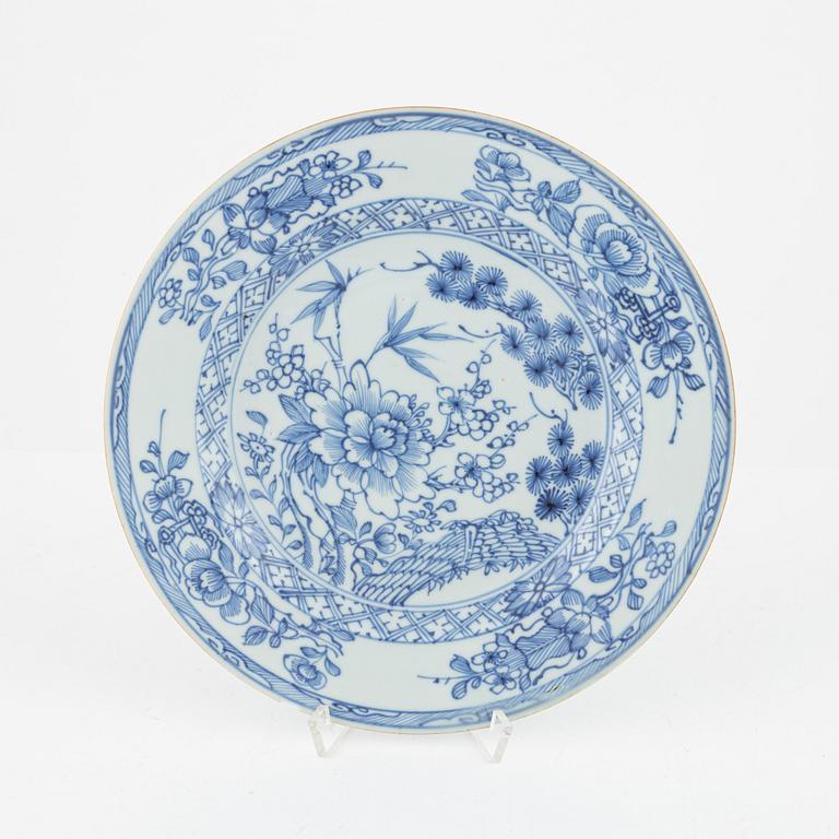 Servisdelar, porslin, 43 st, Kina, Qingdynastin, mestadels Qianlong (1735-95).