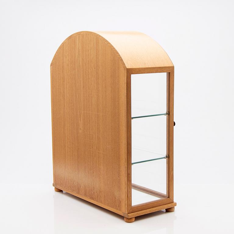 Josef Frank, a table vitrine, model 2070, Svenskt Tenn, mid-20th century.