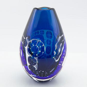 Edvin Öhrström, Vase "The Girl and the Dove" Ariel Orrefors signed.