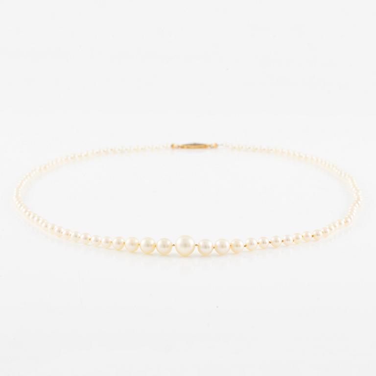 Pearl necklace, with graduated cultured pearls, clasp 18K gold set with small white stones.
