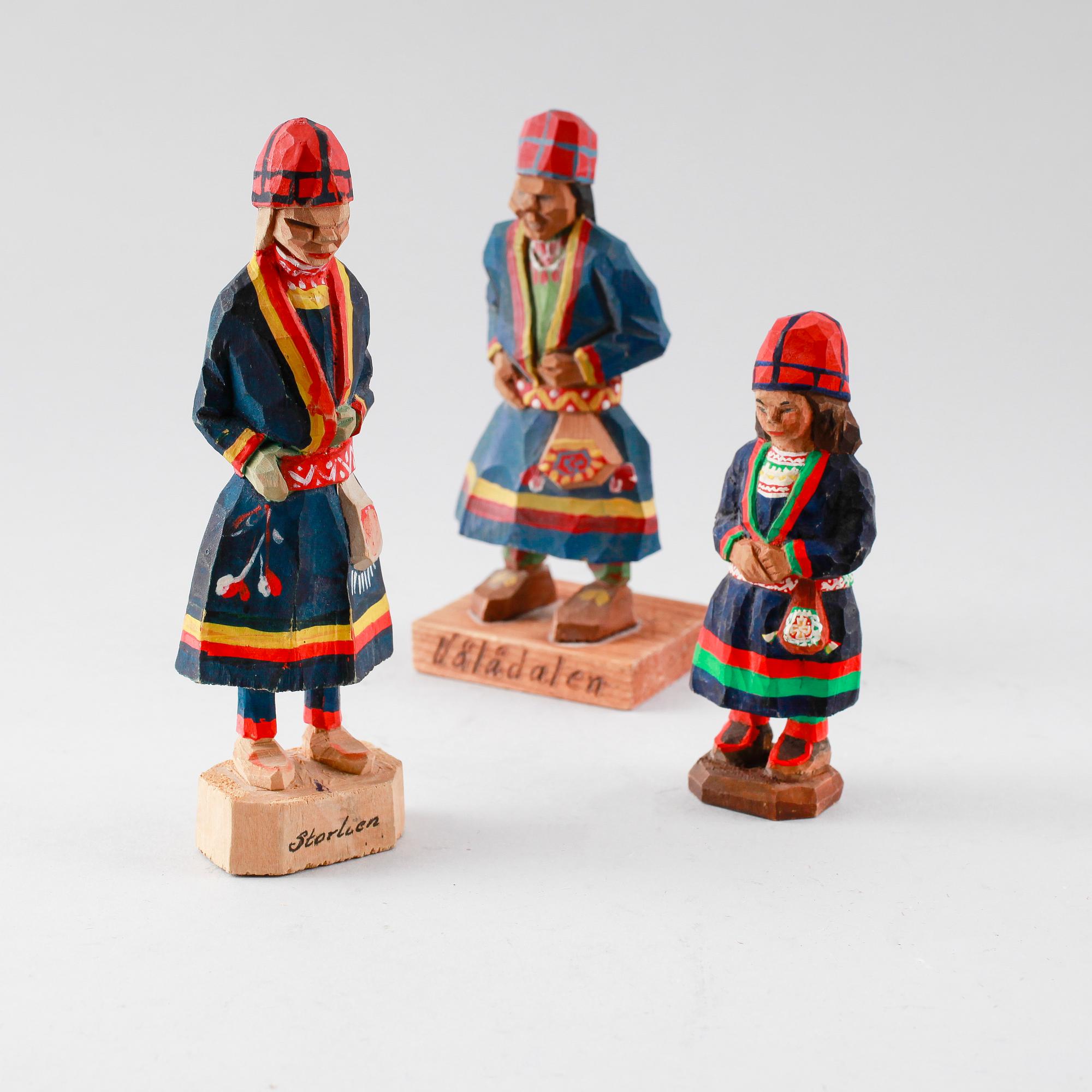 FIGURER, 3 st, skuret trä, bla Torborg Lindberg-Karlsson, 1900-tal.