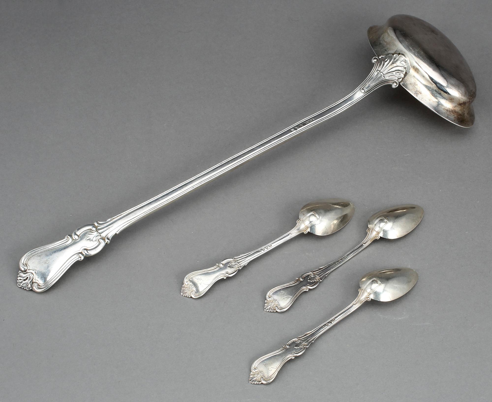 SOPPSLEV samt DESSERTSKEDAR, 1+3 "Olga", Kristianstad, 1855 och 1888. Vikt ca 308 gram.