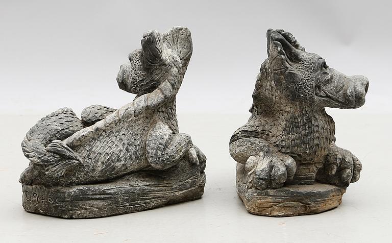 TRÄDGÅRDSSKULPTURER, 1 par, stenmassa, modern tillverkning.