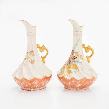 Kannor, ett par, Satsuma, samt urna, Imari, porslin, Japan, 1900-talets början,.