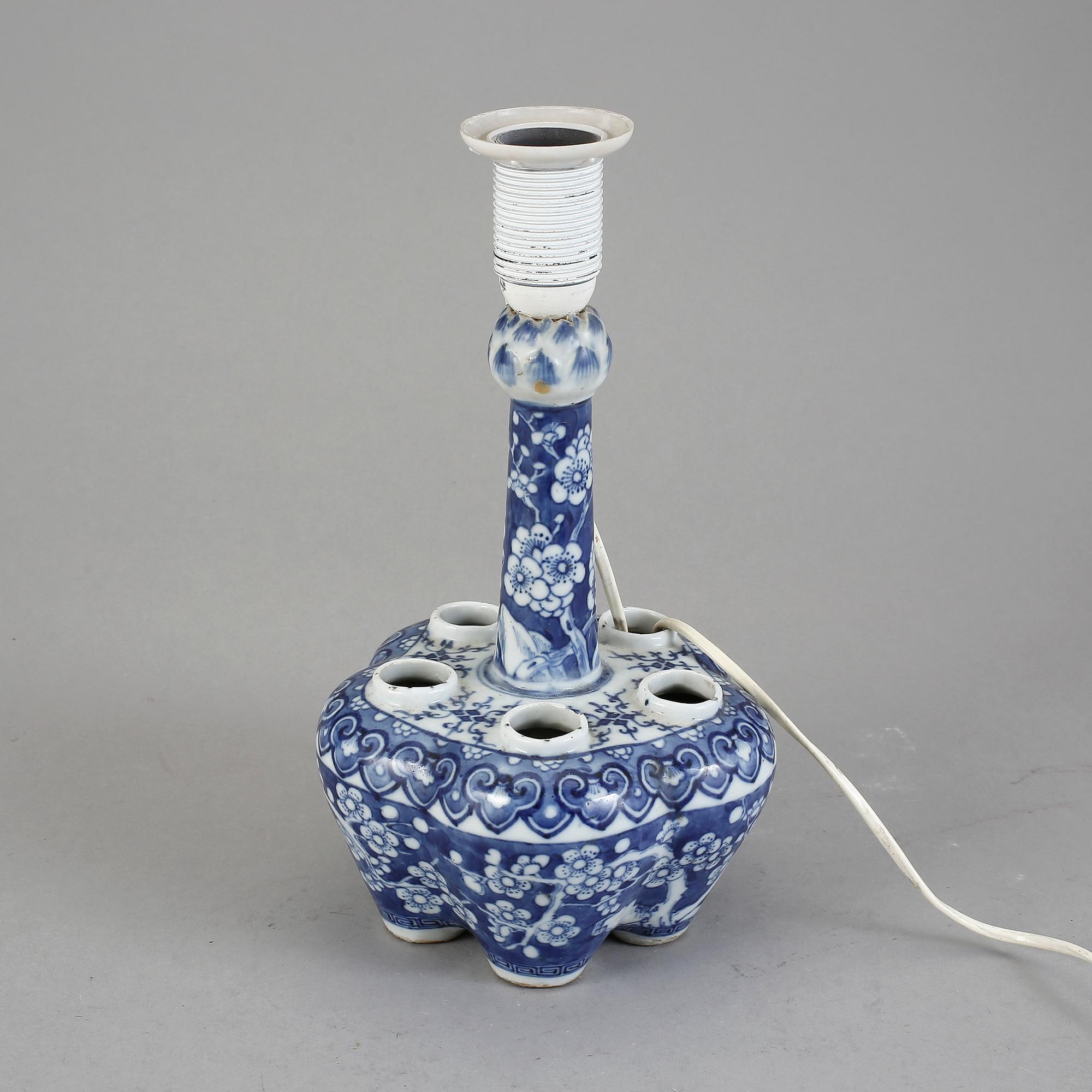 BORDSLAMPA/VAS, porslin, Kina, 1800/1900-tal.