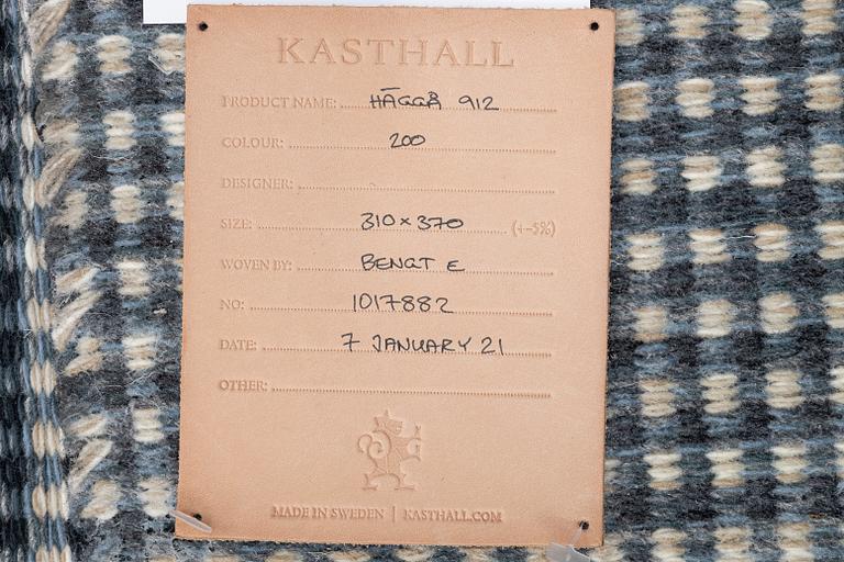 Gunilla Lagerhem Ullberg, a flat-woven 'Häggå' carpet, Kasthall, 2021, ac. 370 x 310 cm.