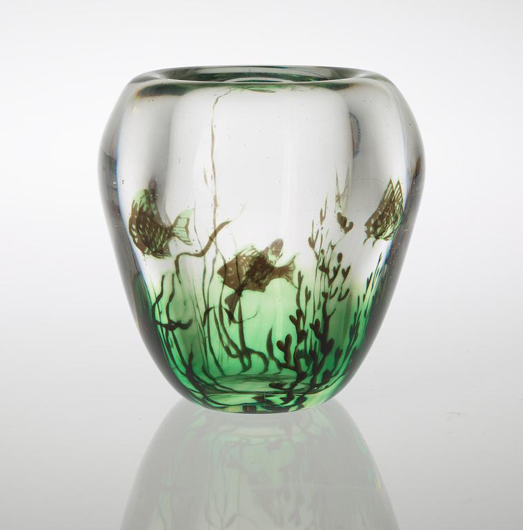 A Vicke Lindstrand 'fish graal' glass vase, Orrefors 1941.