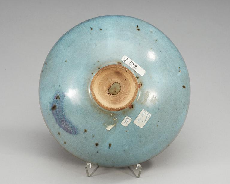 A lavender glazed Junyao bowl, Song dynasty (960-1279).