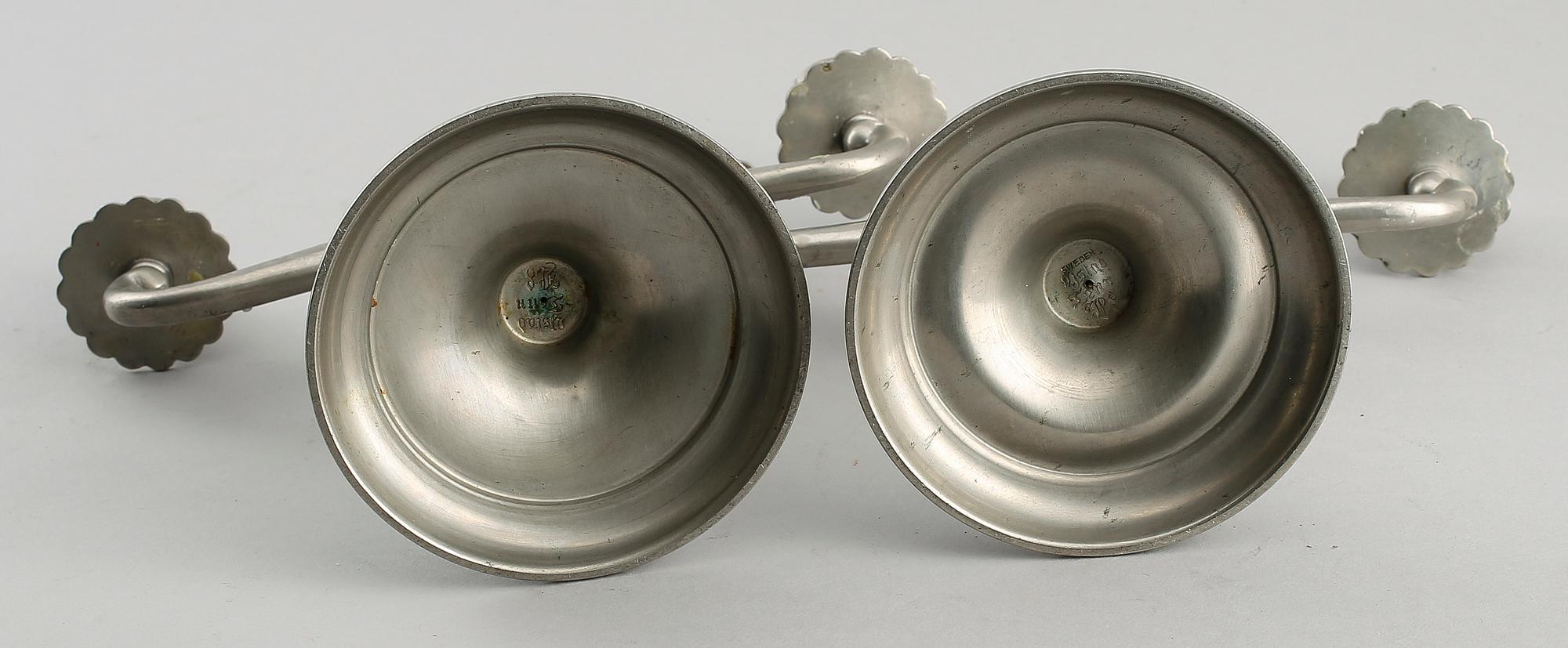 KANDELABRAR, 1 par OCH VÄGGLAMPETTER, 1 par, tenn, 1900-talets första hälft.