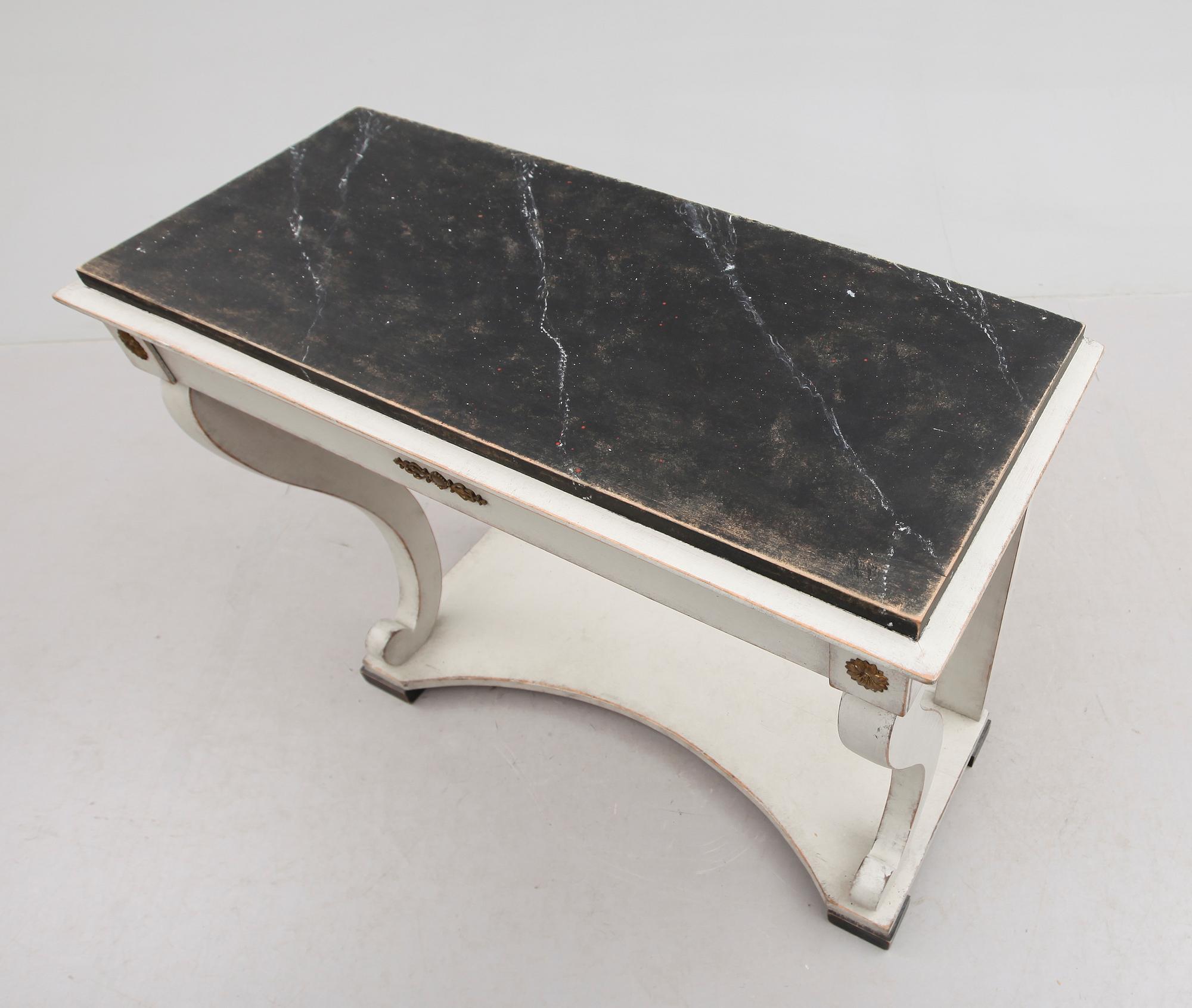 KONSOLBORD, Karl Johan, 1800-talets mitt.