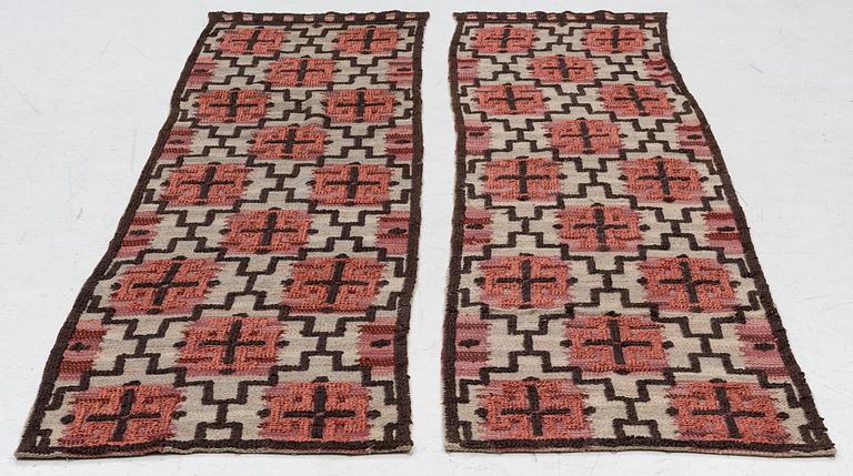 Elsa Gullberg, Attributed, a pair of draperies/curtains, flat weave with knotted relief decoration, c.263 x 67 cm.