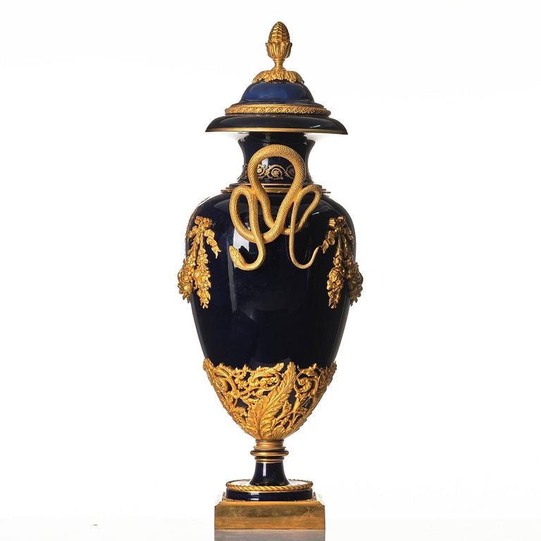 Floor vase, Sèvres style France around 1900.