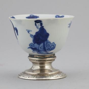 A blue and white cup, with a silver stand, Qing dynasty, Kangxi (1662-1722) and Netherland, 1844.