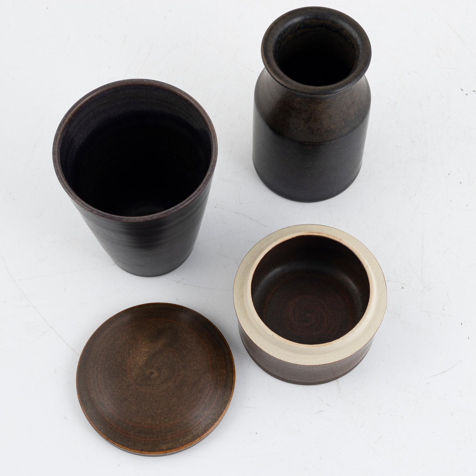 Erich & Ingrid Triller, vaser, 2 st och ask, Tobo.