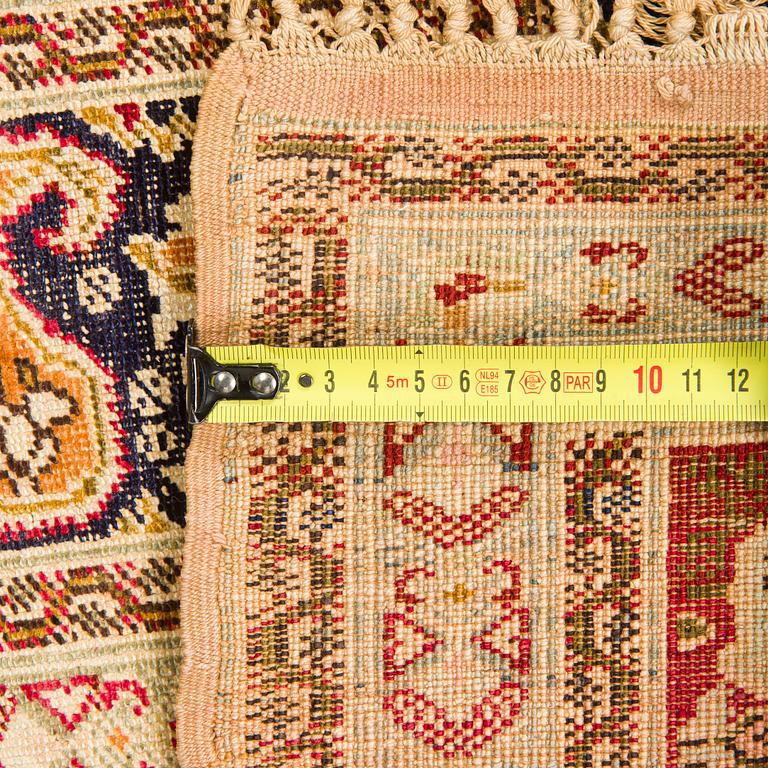 Prayer rug,  antique Gördes. C. 220 x 155 cm.